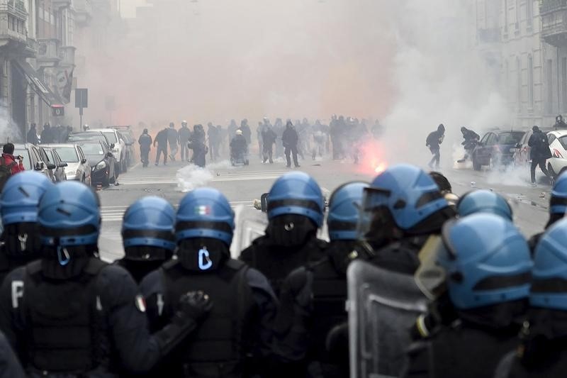 © Reuters. Gli scontri del primo maggio a Milano 