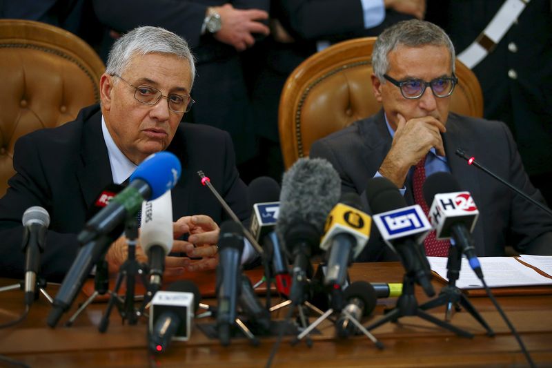 © Reuters. Rome chief prosecutor Giuseppe Pignatone talks during a news conference in Rome