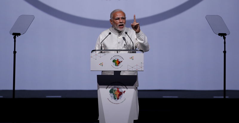 © Reuters. رئيس وزراء الهند يبدأ زيارة لبريطانيا وينشد صفقات تجارية بالمليارات