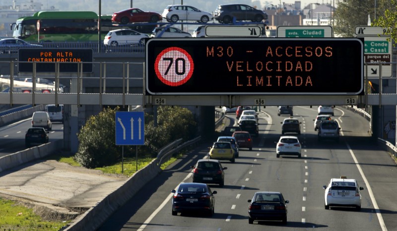 © Reuters. Madrid reduce la velocidad del tráfico por el aumento de la contaminación