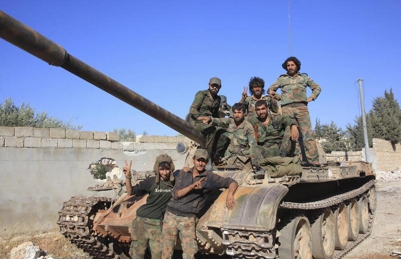 © Reuters. التلفزيون الرسمي: الجيش السوري يسيطر على مدينة الحاضر في حلب