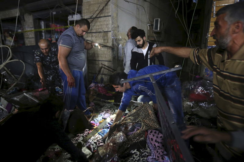 © Reuters. Dos suicidas con bombas causan 37 muertos en un bastión de Hezbolá en Beirut  