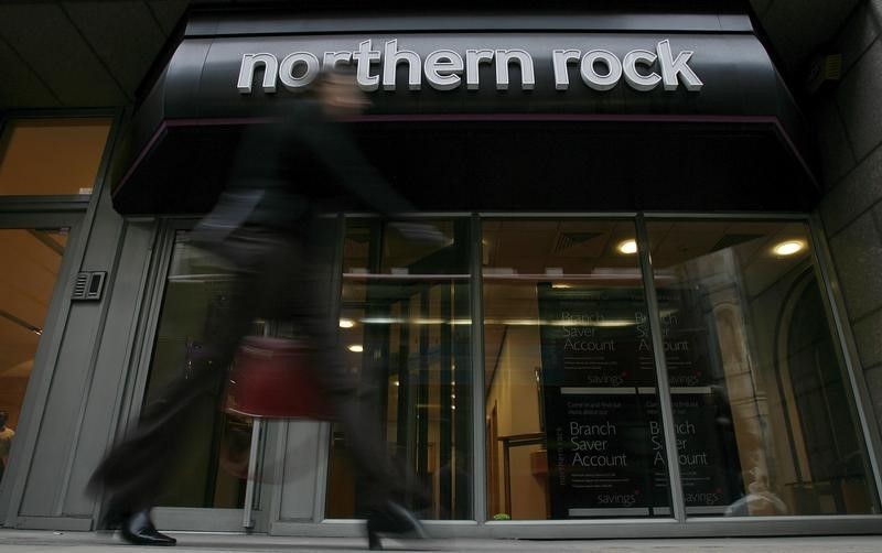 © Reuters. A pedestrian walks past a branch of the Northern Rock bank in the City of London