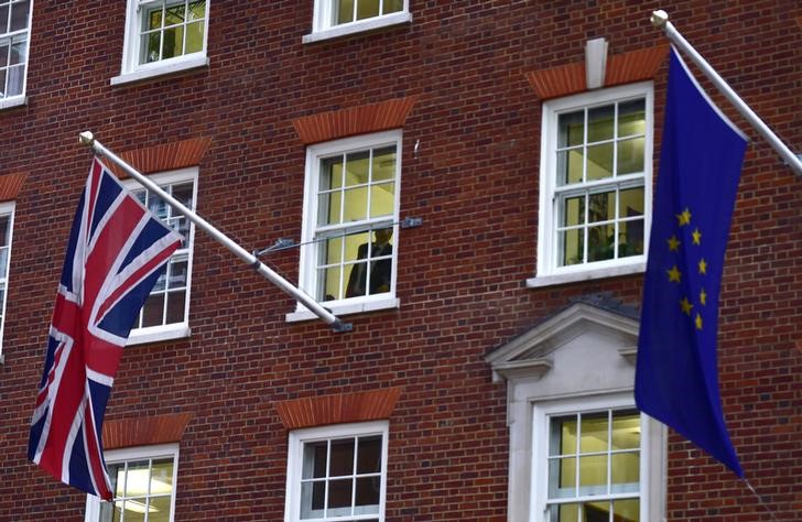 © Reuters. European Union and the British Union flags are seen flying outside of Europe House in London