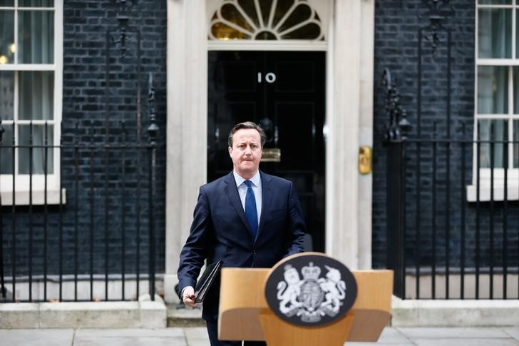 © Reuters. كاميرون: بريطانيا شاركت في ضربة استهدفت الجهادي جون في سوريا