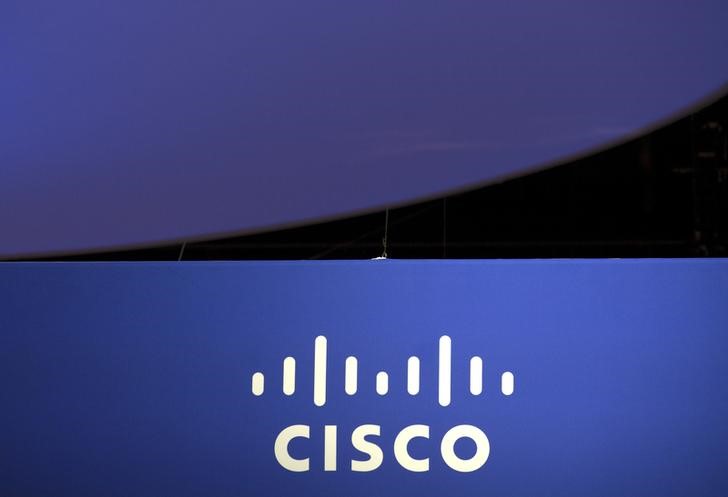 © Reuters. Logo da Cisco exibido em evento em Chicago