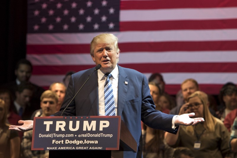 © Reuters. U.S. Republican presidential candidate Donald Trump speaks during a campaign event at Iowa Central Community College in Ft. Dodge, Iowa