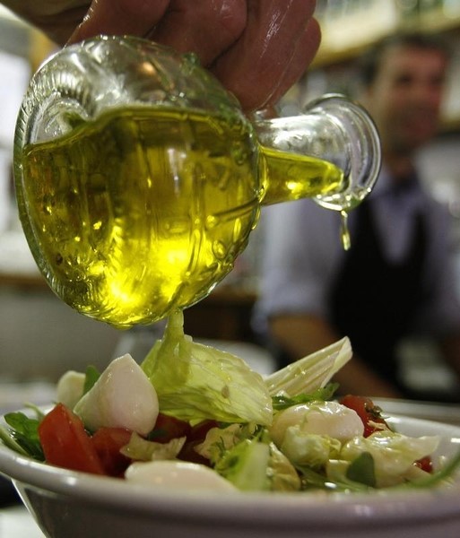© Reuters. Italia investiga la calidad de algunos aceites de oliva virgen extra