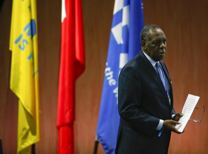 © Reuters. Issa Hayatou, presidente interino da Fifa, durante Congresso da entidade em Zurique