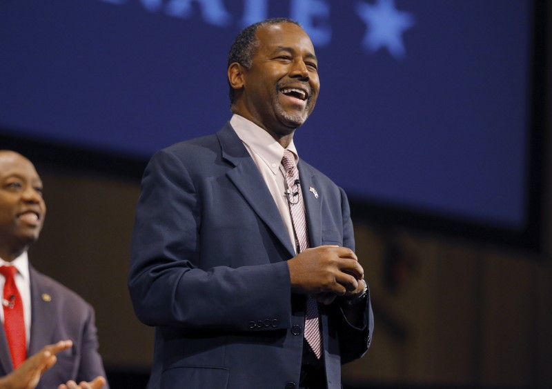 © Reuters. Carson smiles as he is announced during a Presidential Town Hall Series at Bob Jones University in Greenville