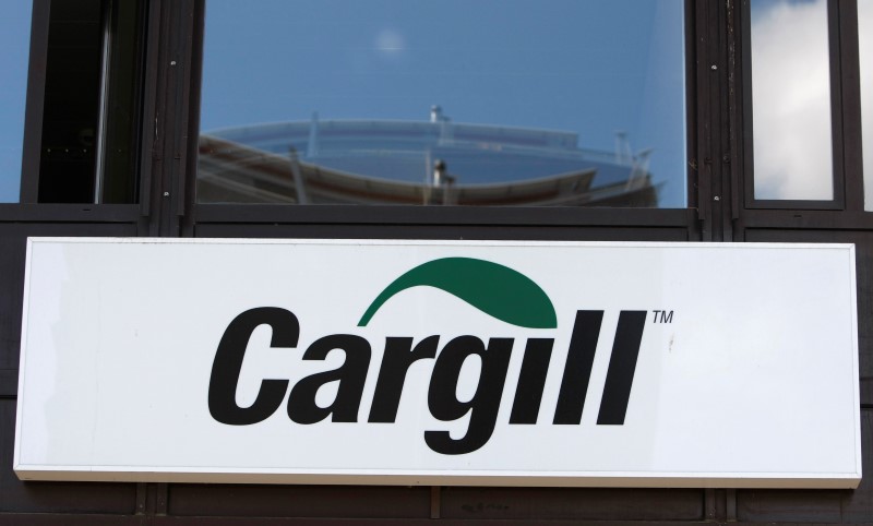 © Reuters. A logo is pictured on the building of Cargill International SA in Geneva