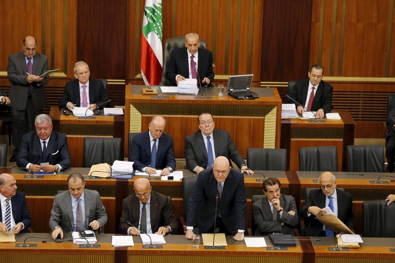© Reuters. البرلمان اللبناني يقر قوانين مالية تطالب بها المؤسسات الدولية