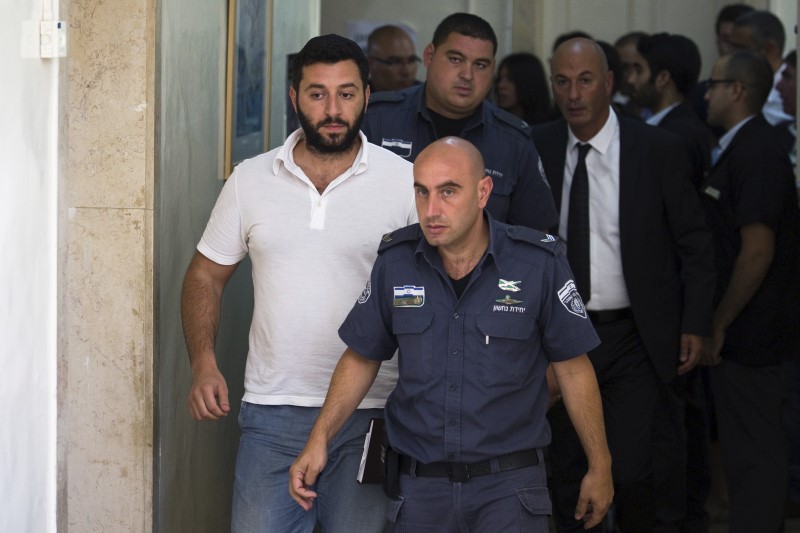 © Reuters. Shalon, who is accused by U.S. authorities of engaging in a stock manipulation scheme involving U.S. penny stocks, arrives at a courtroom at the Jerusalem Magistrates Court