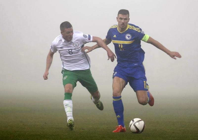 © Reuters. هدف جيكو القاتل يحافظ على آمال البوسنة في التأهل لبطولة أوروبا