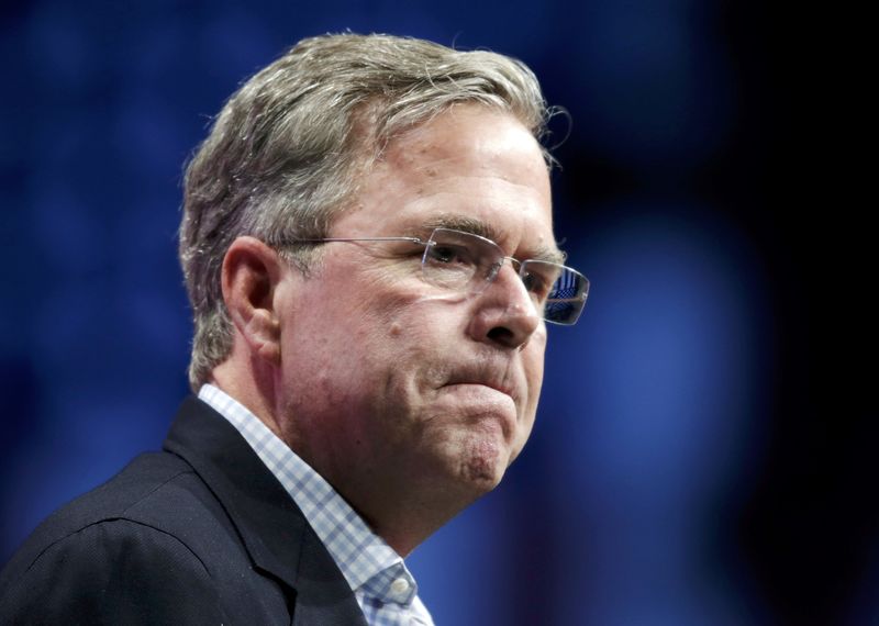 © Reuters. U.S. Republican presidential candidate Jeb Bush speaks at the Republican Party of Florida's "Sunshine Summit" in Orlando