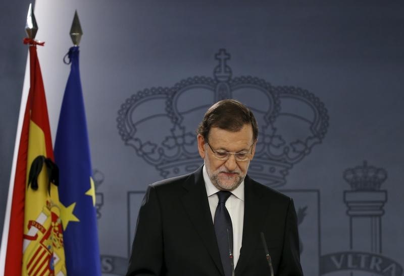© Reuters. Rajoy ofrece ayuda a Francia y dice "permanecemos firmes contra la barbarie"