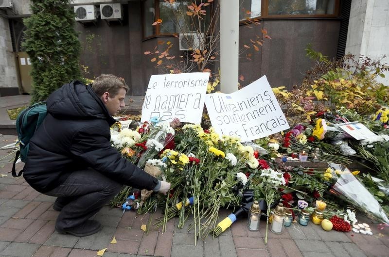 © Reuters. Estado Islámico se adjudica responsabilidad de ataques en París