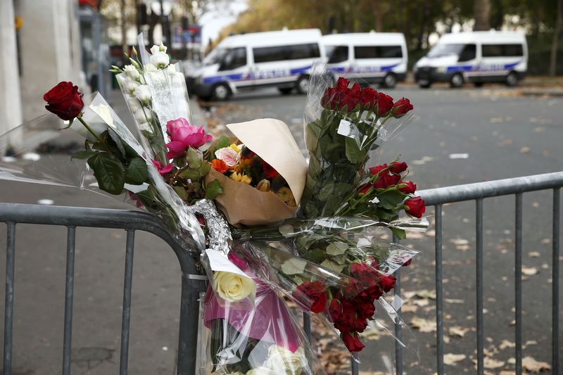 © Reuters. LA FRANCE SOUS LE CHOC