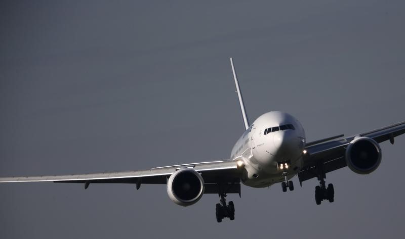 © Reuters. السلطات الهولندية: منع طائرة متجهة إلى فرنسا من الاقلاع من مطار أمستردام بعد تهديد