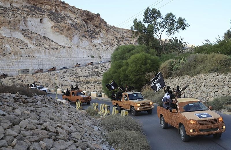 © Reuters. مسؤولون:أمريكا نفذت غارة جوية استهدفت زعيم تنظيم الدولة الاسلامية في ليبيا
