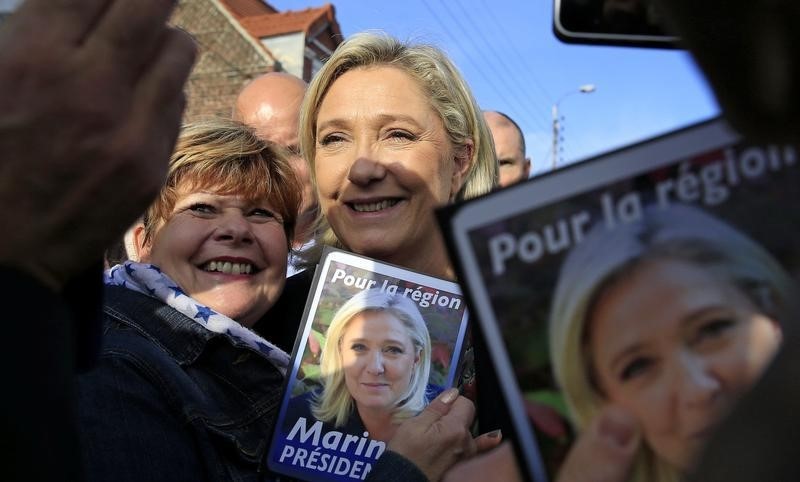 © Reuters. Francia debe "aniquilar" a los radicales islamistas, dice ultraderechista Le Pen