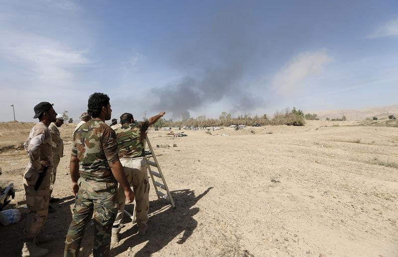 © Reuters. Tras París, sube la presión para una respuesta militar a gran escala contra Estado Islámico