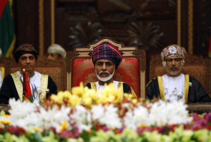 © Reuters. سلطان عُمان يظهر علنا في افتتاح البرلمان للمرة الأولى منذ وقت طويل