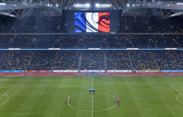 © Reuters. La Eurocopa 2016 no debe ser cancelada pese a ataques en París: organización 