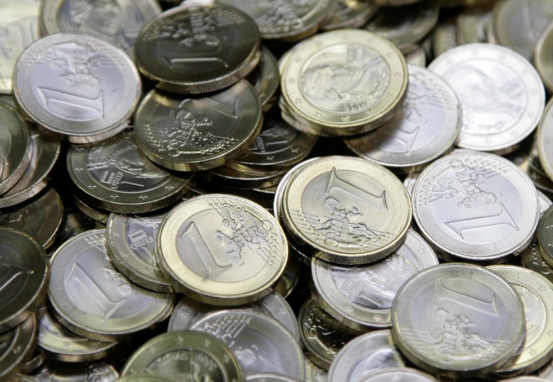 © Reuters. One Euro coins are pictured at the Austrian national mint in Vienna