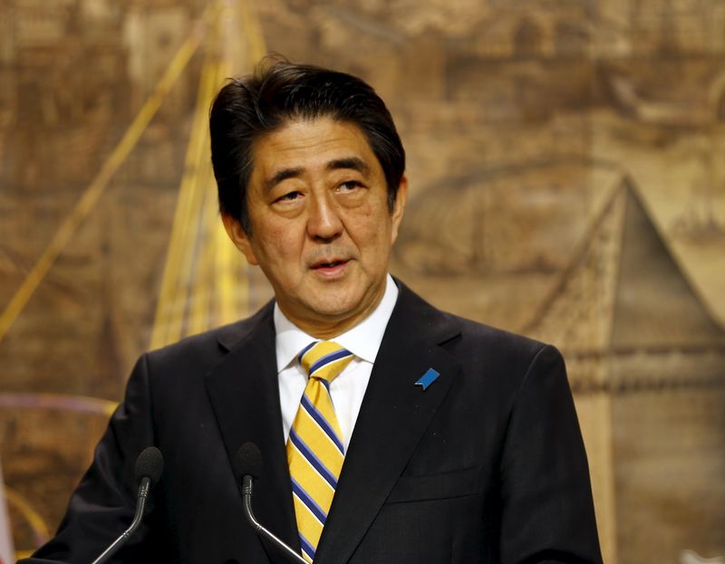 © Reuters. Il primo ministro giapponese Shinzo Abe 