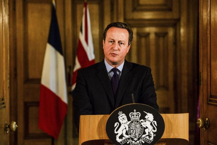 © Reuters. Britain's Prime Minister David Cameron delivers a statement at Number 10 Downing Street in London