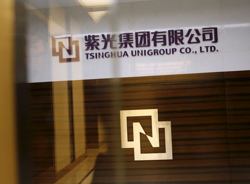 © Reuters. Tsinghua Unigroup logo is seen at its office in Beijing