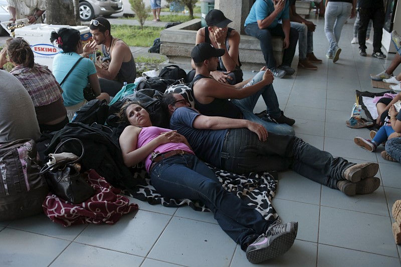© Reuters. Nicaragua cierra frontera a inmigrantes cubanos y denuncia a Costa Rica 