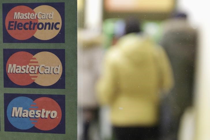 © Reuters. Sign with a logo of MasterCard is seen on the door of a branch of Sberbank in Stavropol