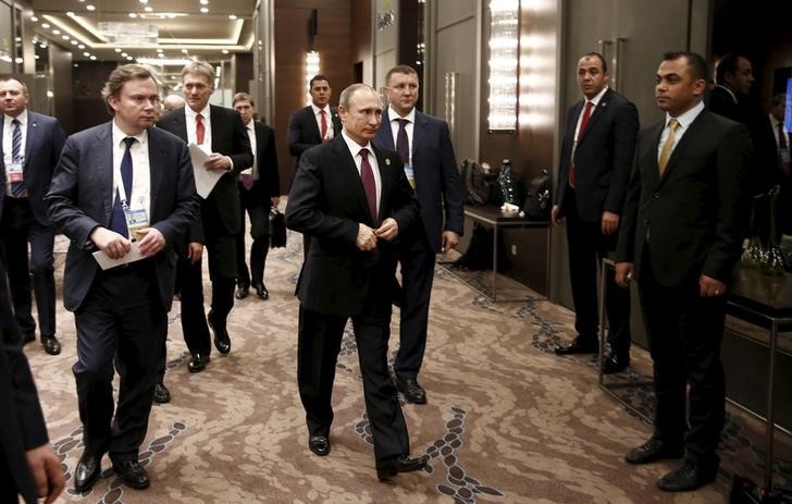 © Reuters. مسؤول: بوتين بتعهد بالتركيز على الدولة الاسلامية في اجتماع مع كاميرون