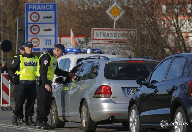 © Reuters. La Policía francesa detiene a 23 personas en relación con los atentados