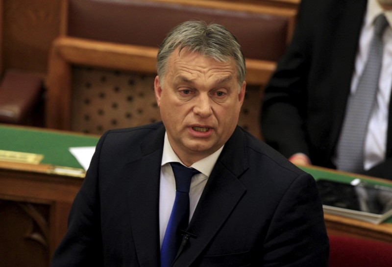 © Reuters. Hungarian Prime Minister Viktor Orban addresses Parliament in Budapest