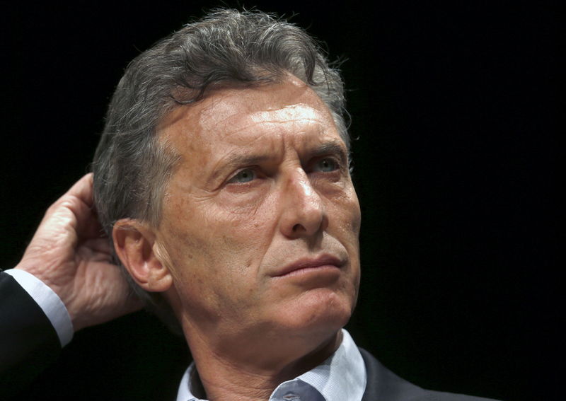 © Reuters. Macri ponders on a question during a news conference in Buenos Aires