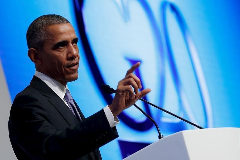 © Reuters. أوباما يقول إنه لا يعلم بمعلومات مخابرات تشير لهجمات محتملة في باريس
