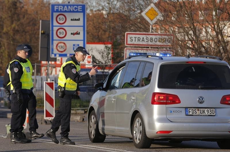 © Reuters. مصطفاي الانتحاري المشتبه به يجسد عدوا تعجز فرنسا عن اكتشافه