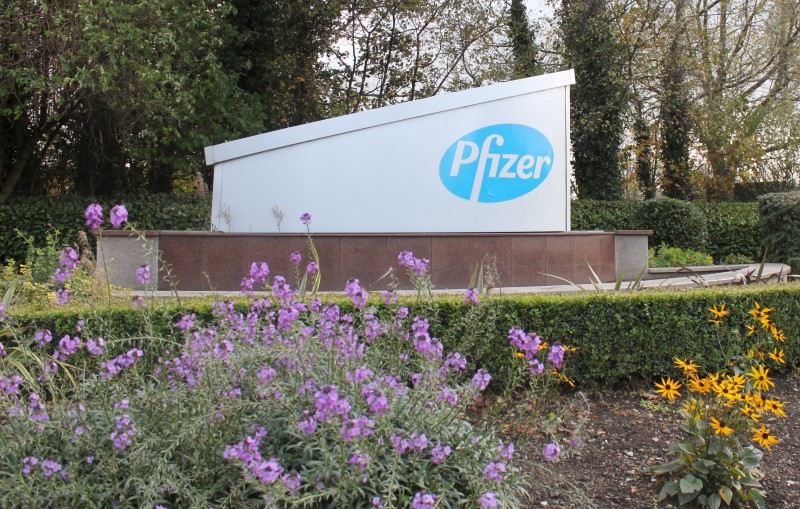 © Reuters. Sign is seen at the Pfizer manufacturing plant in Newbridge, County Kildare, Ireland