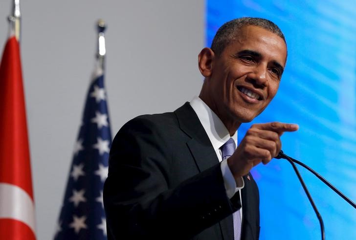 © Reuters. U.S. President Obama holds a news conference with reporters at the end of the G20 summit at the Kaya Palazzo Resort in Antalya, Turkey