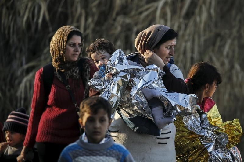 © Reuters. الأمم المتحدة تدعو إلى التعاطف مع اللاجئين بعد هجمات باريس