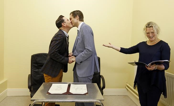 © Reuters. Irlanda celebra sus primeras bodas gays tras el referéndum