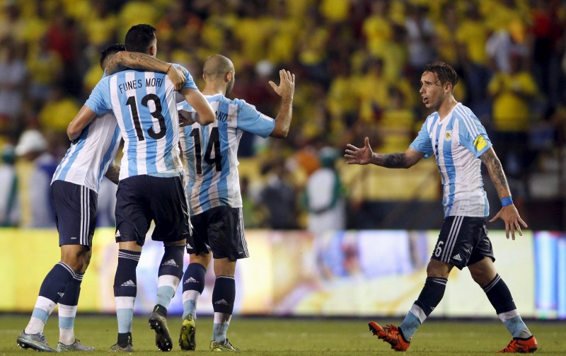 © Reuters. هدف بيليا يمنح الأرجنتين انتصارا ثمينا في كولومبيا