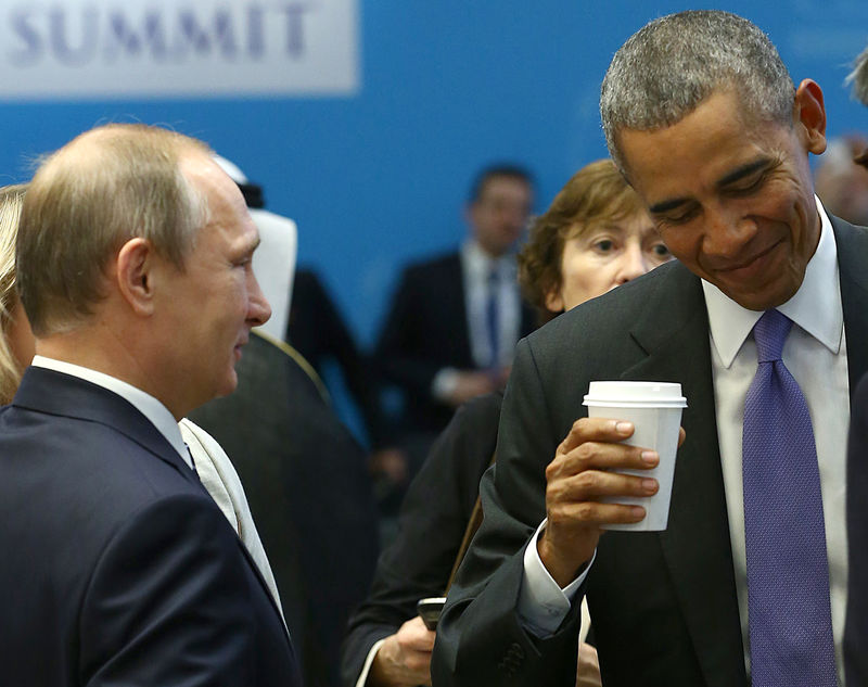 © Reuters. Obama insta a Rusia a centrarse en guerra contra Estado Islámico en Siria