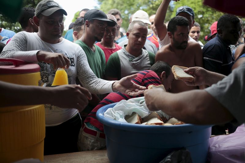© Reuters. Cuba culpa a EEUU de la crisis migratoria en Centroamérica