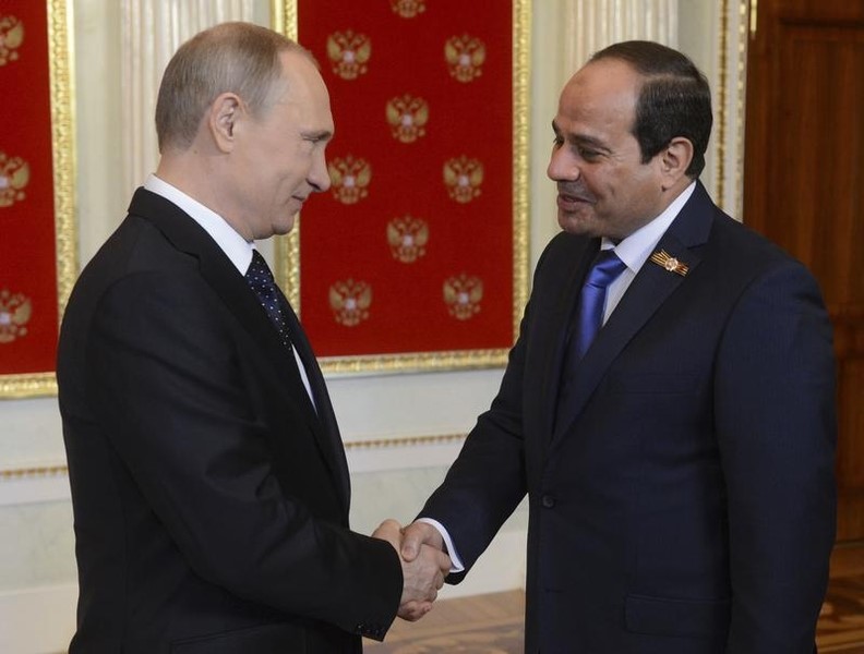 © Reuters. مصر: السيسي تحدث مع بوتين عن ضرورة تعزيز التعاون الدولي في مكافحة الإرهاب