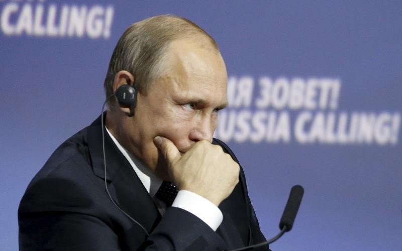 © Reuters. بوتين يشكل لجنة لمكافحة تمويل الارهاب