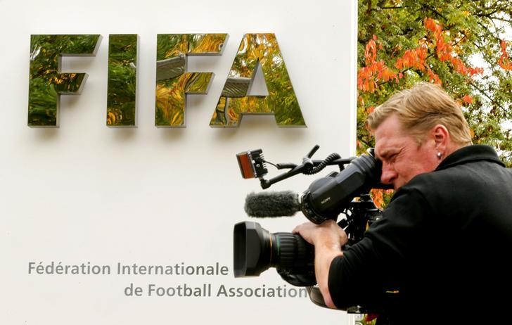 © Reuters. Blatter y Platini pierden apelación contra prohibición temporal de la FIFA